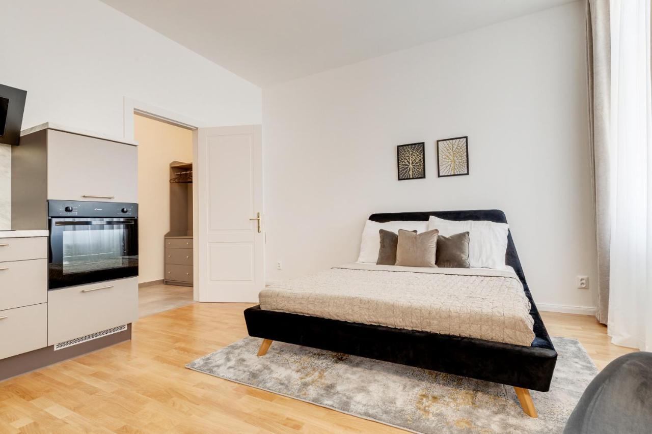 My Prague Apartments Rubesova Bagian luar foto